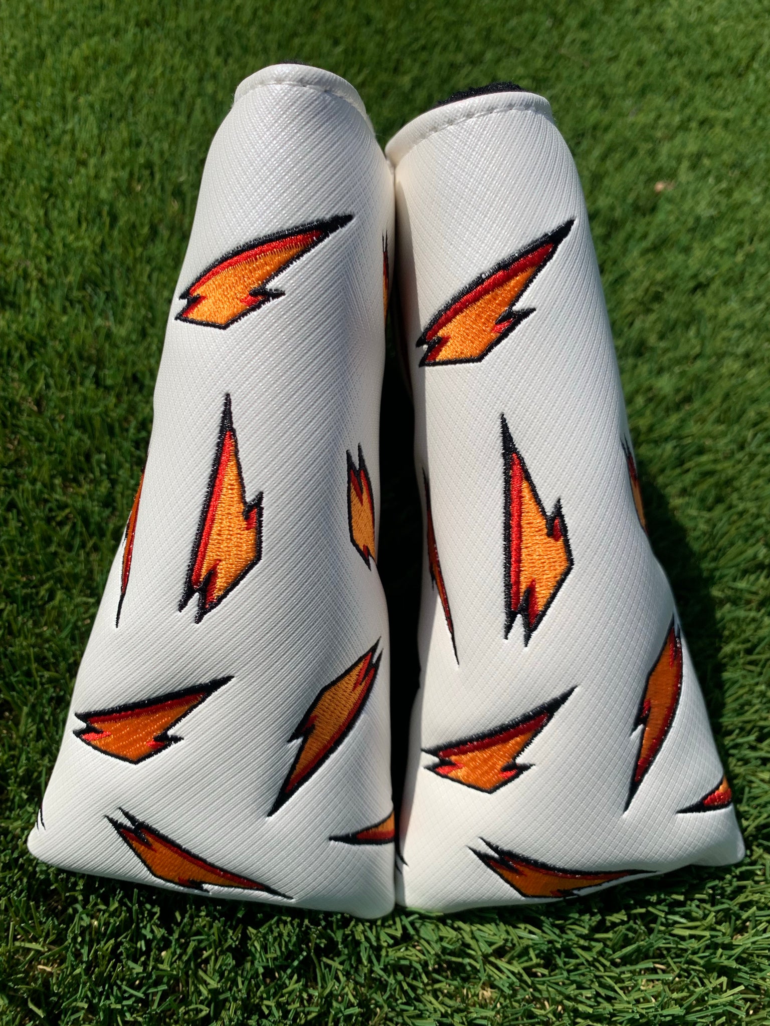 Grindade Blade Putter Cover - Magnetic - White “Ice”